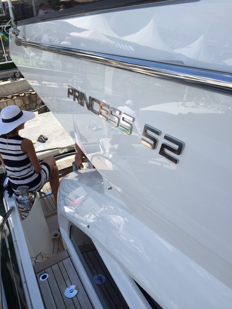 Princess 52 Flybridgeのご紹介です！ | 新艇・中古艇